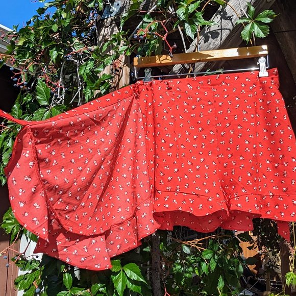 E & M brand flirty Cherry Colored Ditsy Floral Mini-Skort - Picture 14 of 16